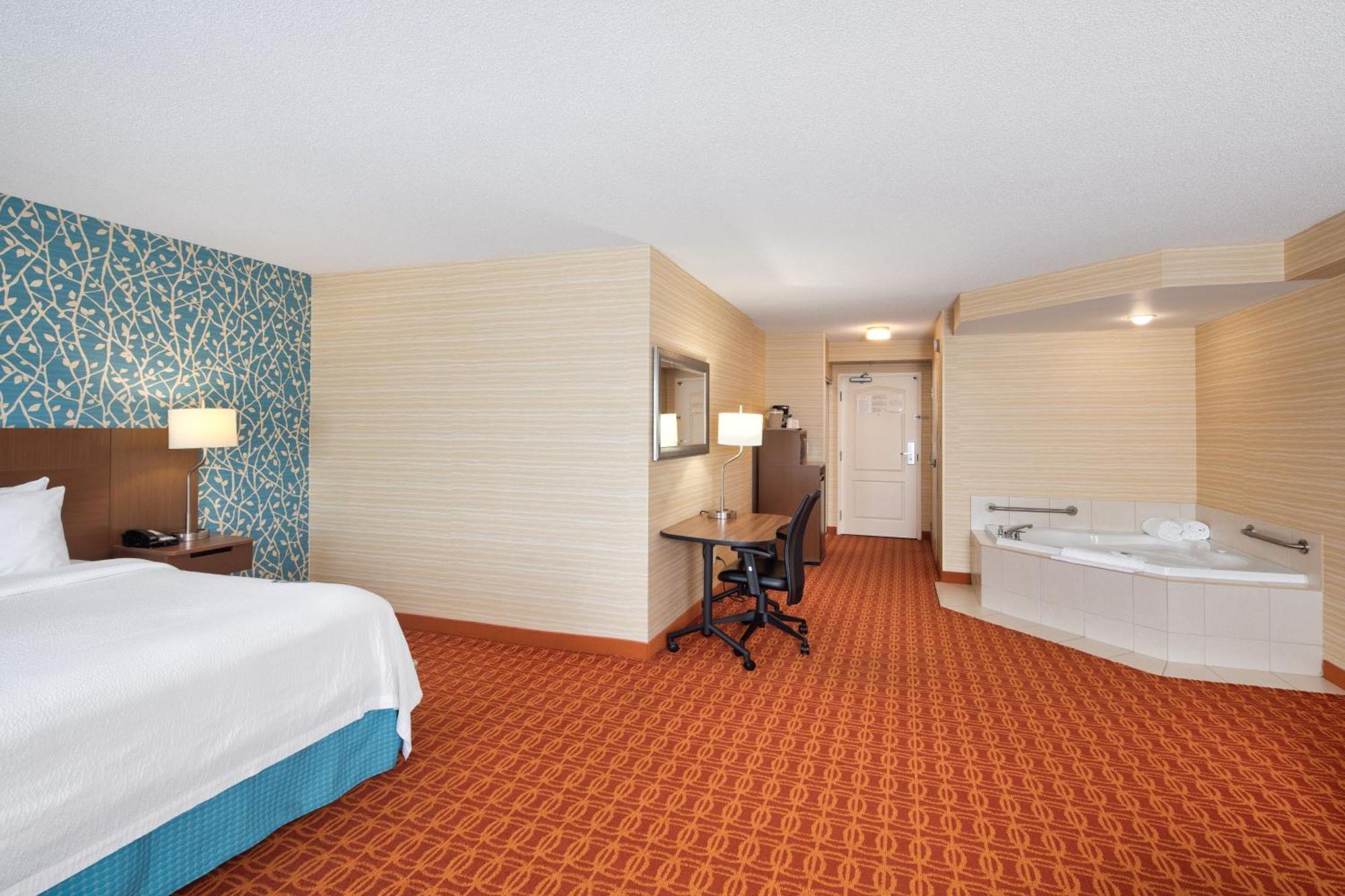 Fairfield Inn & Suites By Marriott Toronto Airport Миссиссага Экстерьер фото